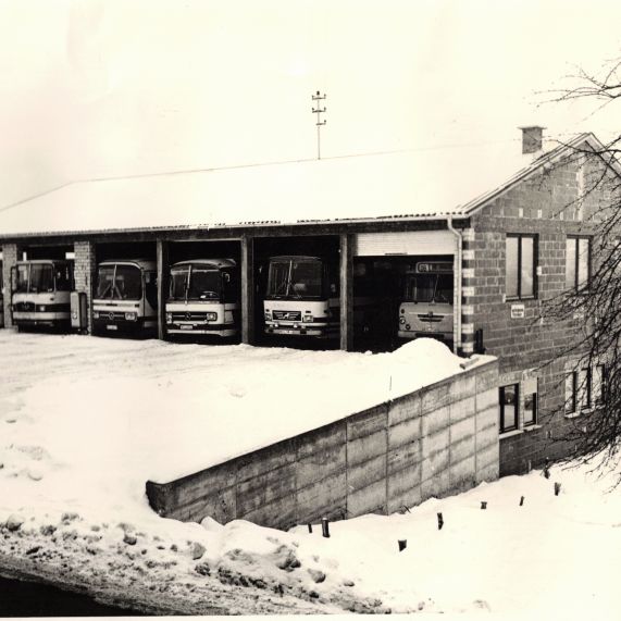 Bau einer Busgarage mit 8 Stellplätzen