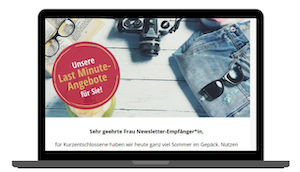 Laptop zeigt Newsletter mit Sonderangeboten