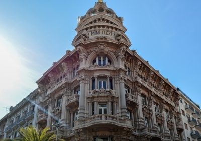 Bari - Palazzo Mincuzzi bei Sonnenschein
