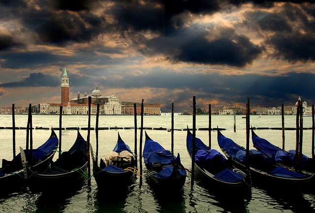 Venedig: Gondeln im Herbst