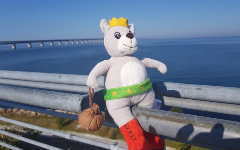 Gustl vor der Oeresundbrücke in Schweden