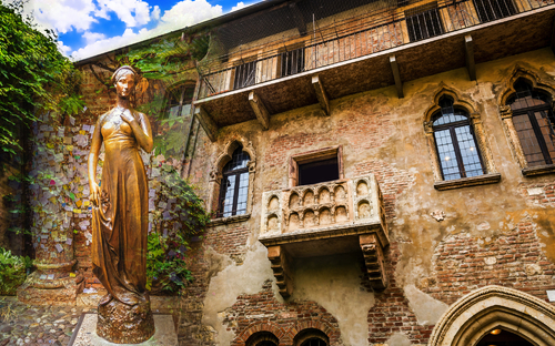 Verona - Balkon der Julia - ©maximbolshakov - stock.adobe.com