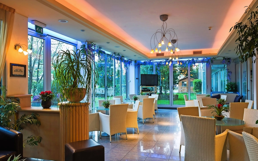 Hotel Ambassador Suite - Lobby