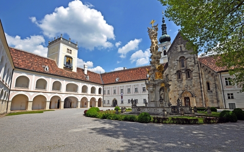 Stift Heiligenkreuz - © photo 5000 - Fotolia