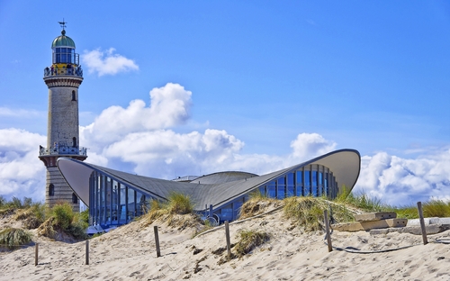 Warnemünde - Teepott und Leuchtturm - © Ansebach - Fotolia