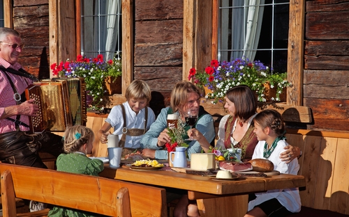 Gemütliche Einkehr - © Edelweiss-Alm