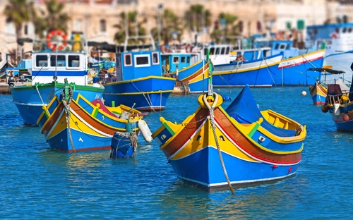 Bunte Fischerboote - © trofotodesign - stock.adobe.com