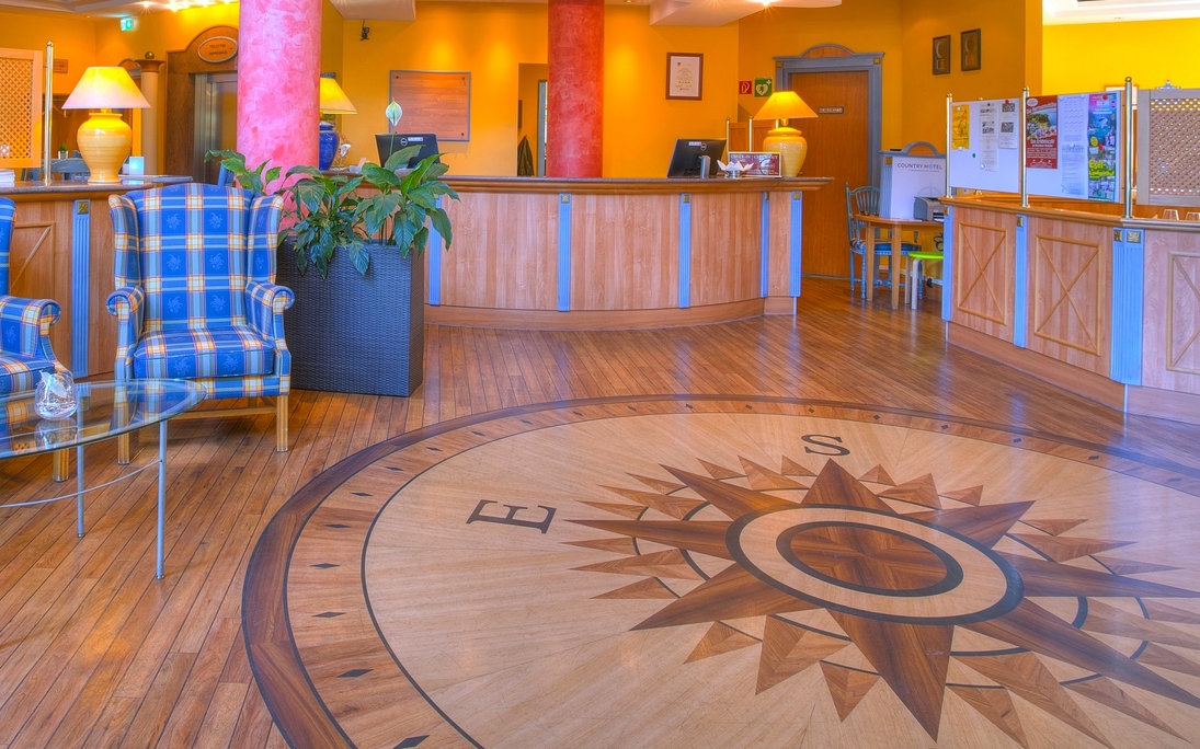 Country Hotel - Lobby