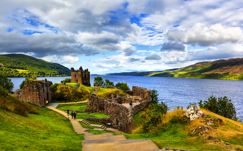 Loch Ness - Urquhart Castle - © lapas77 - stock.adobe.com