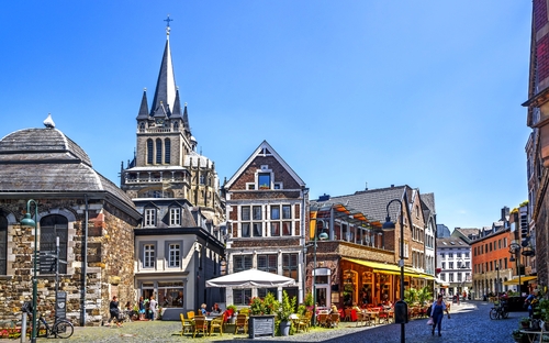 Aachen - Gasse beim Dom
