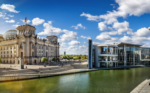 Panoramablick auf das Regierungsviertel in Berlin - © frank peters - stock.adobe.com