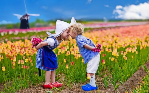 Holland - Kinder im Tulpenfeld