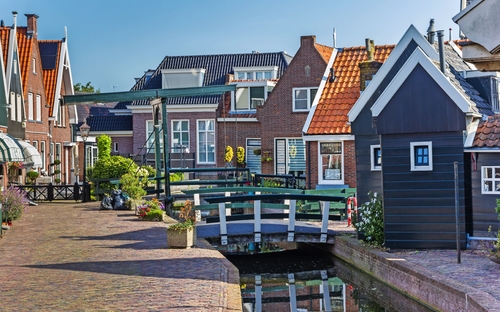 Volendam - Fischerhäuser - © venemama - stock.adobe.com