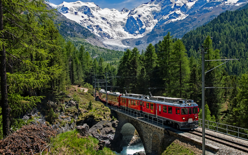 Bernina-Express - ©Franco Bissoni - stock.adobe.com