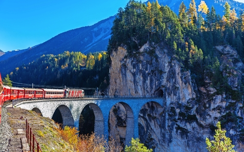 Bernina-Express - Landvasser Viadukt - © Peter Stein - stock.adobe.com