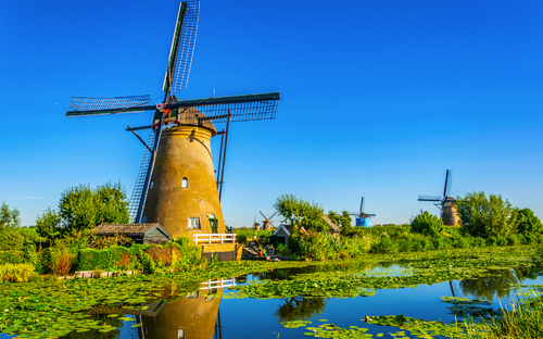 Niederlande - Typische Windmühle - © dudlajzov - stock.adobe.com