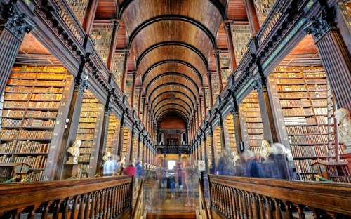 Dublin - Trinity College Bibliothek - © jon_chica - stock.adobe.com