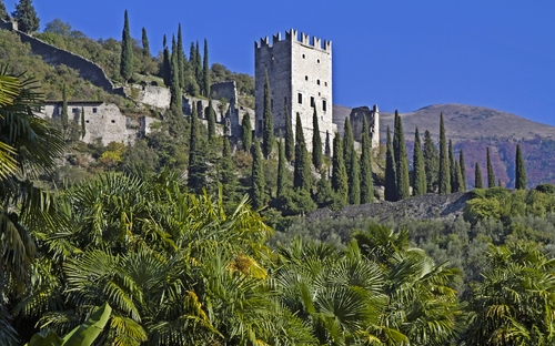 Blick auf das Castello di Arco - © Hans und Christa Ede - Fotolia