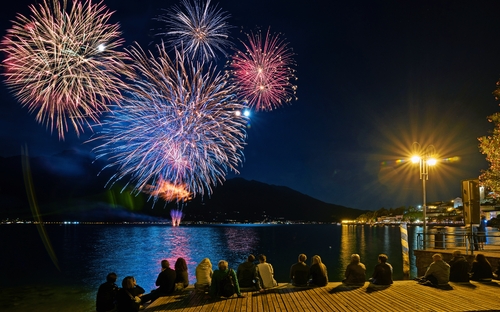 Feuerwerk am Gardasee - © DannyIacob - stock.adobe.com