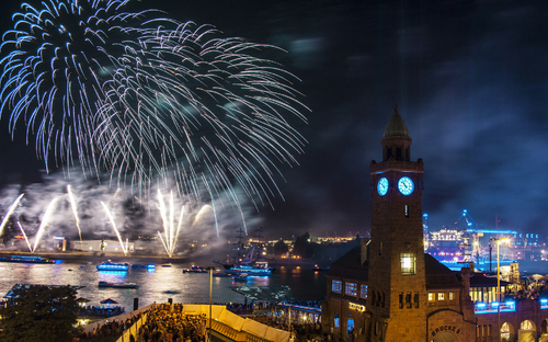 Silvester am Hamburger Hafen - ©IwiPictures - stock.adobe.com