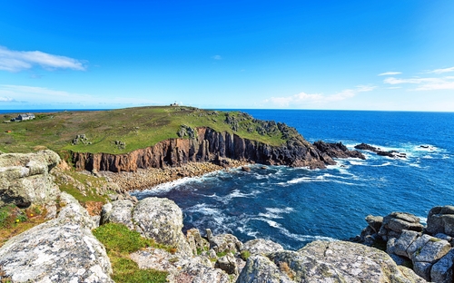 Porth Loe an der kornischen Küste - © Helen Hotson - stock.adobe.com