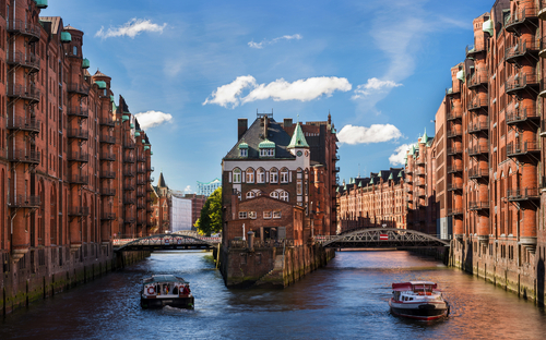 Hamburg - Wasserschlösschen - ©NilsZ - stock.adobe.com