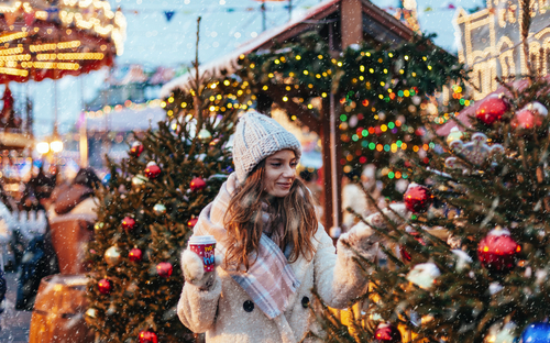 Weihnachtsmarktbesuch - © Alena Ozerova - stock.adobe.com