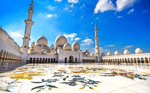 Abu Dhabi - Sheikh Zayed Moschee - © Luciano Mortula-LGM - stock.adobe.com