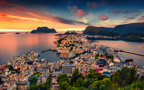 Ålesund - Hafen - © Andrew Mayovskyy - stock.adobe.com