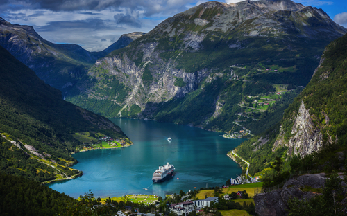 Geirangerfjord - © Sergey Bogomyako - stock.adobe.com