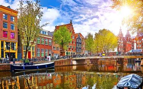 Amsterdam - Grachten - © Yasonya - stock.adobe.com