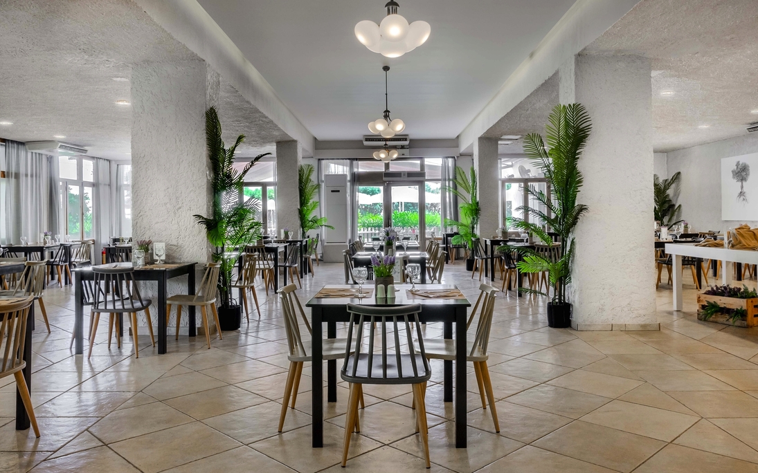 The Grove Seaside Hotel - Restaurant