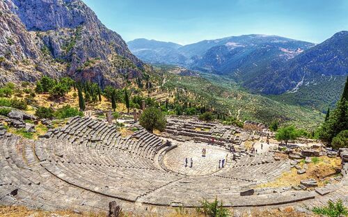 Delphi - Theater and Apollon Tempel - © anastasios71 - Fotolia