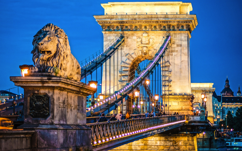 Budapest - Kettenbrücke - ©kanzilyou - stock.adobe.com