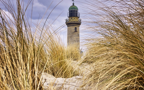 Warnemünde - Leuchtturm - ©DR pics - stock.adobe.com
