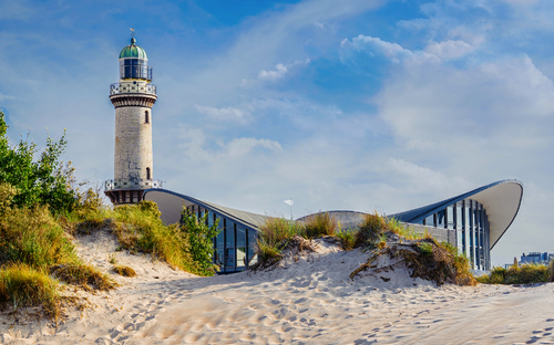 Warnemünde - Teepot und Leuchtturm - © eplisterra - stock.adobe.com