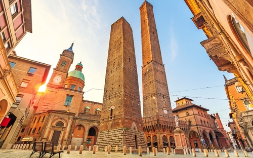 Bologna- Türme Asinelli und Garisenda - © bbsferrari - Fotolia