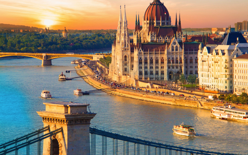 Budapest - © marinadatsenko - stock.adobe.com