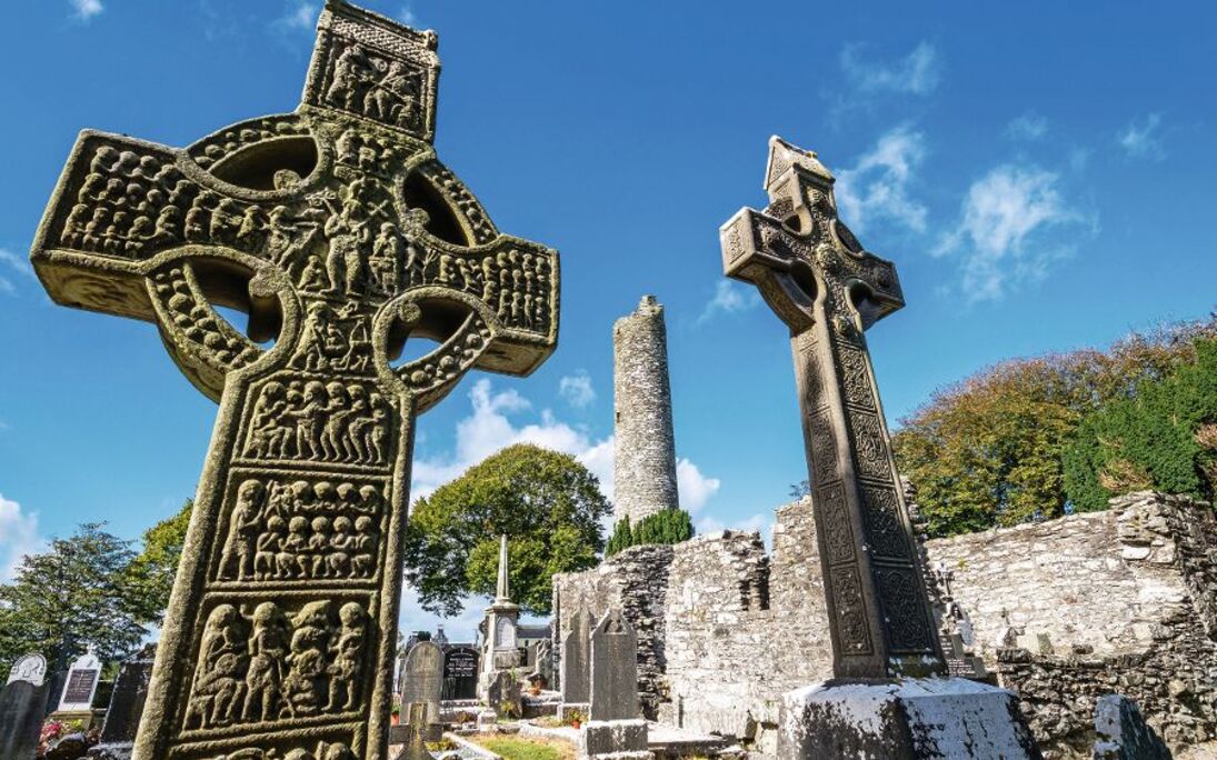 Friedhof - Keltische Kreuze - © Inga F - Fotolia