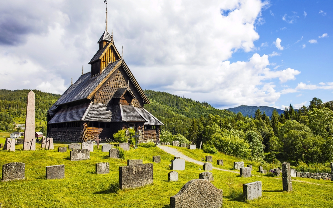 Eidsborg hölzerne Stabkirche in Telemark Norwegen - © kjekol - stock.adobe.com