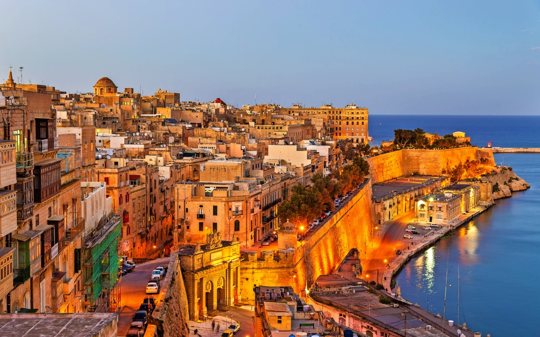 Valletta am Abend - Malta - © Leonid Andronov - stock.adobe.com